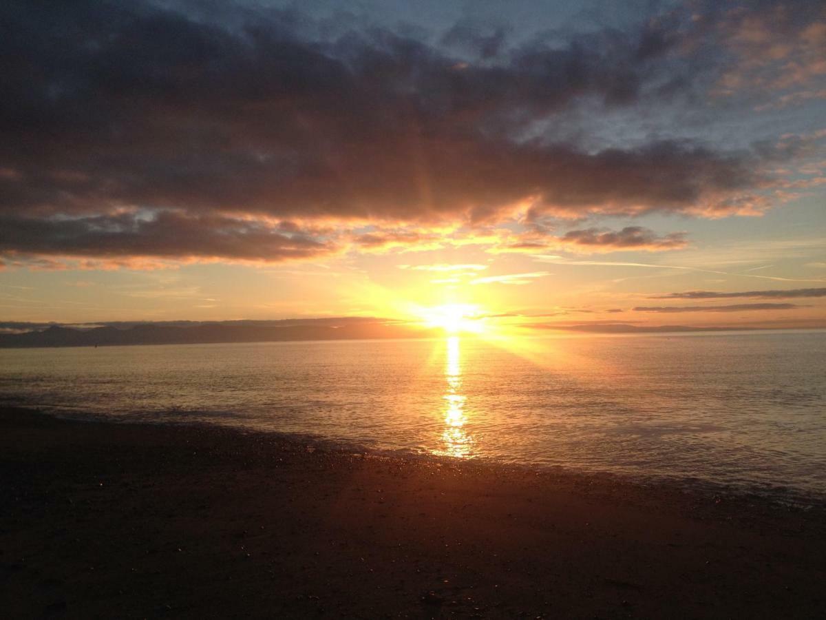 Stunning Beach Front House - Sleeps 6 Pwllheli Εξωτερικό φωτογραφία